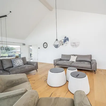 Xxl-holzhaus Mit Sauna & Grossem Garten *