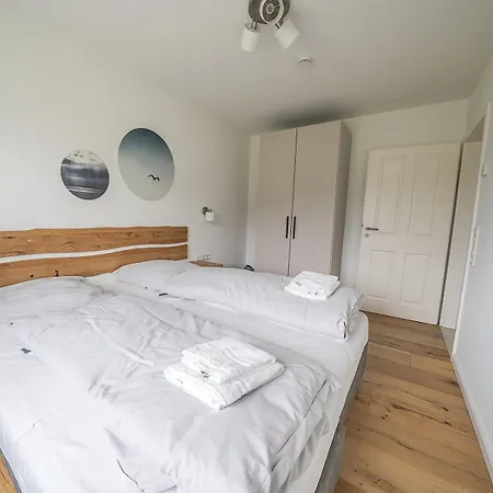 Xxl-holzhaus Mit Sauna & Grossem Garten *