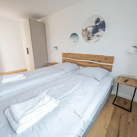 Xxl-holzhaus Mit Sauna & Grossem Garten