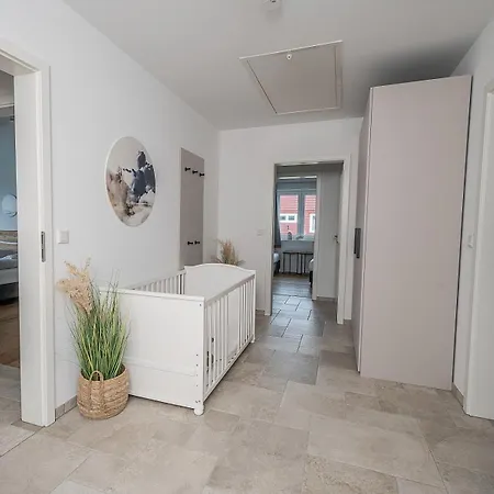 Xxl-holzhaus Mit Sauna & Grossem Garten
