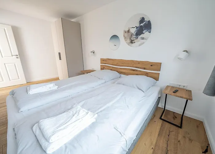 Xxl-holzhaus Mit Sauna & Grossem Garten