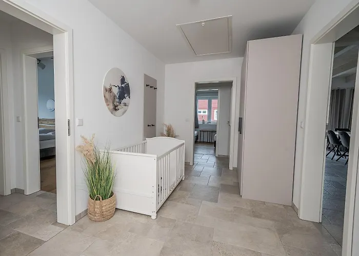 Xxl-holzhaus Mit Sauna & Grossem Garten