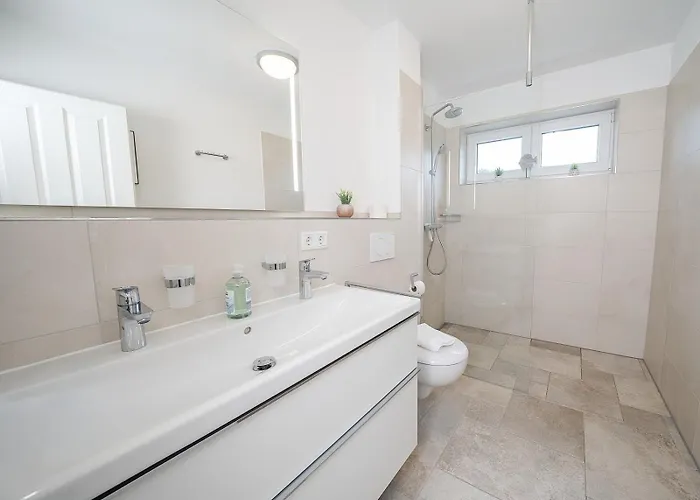 Xxl-holzhaus Mit Sauna & Grossem Garten